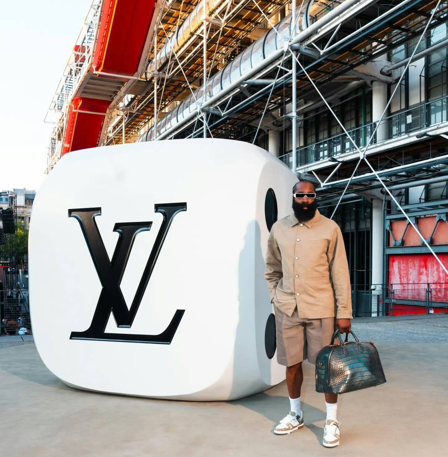 九游体育app-哈登意外战胜巴黎圣日耳曼，表现优异引爆全场！再创辉煌时刻-九游体育app