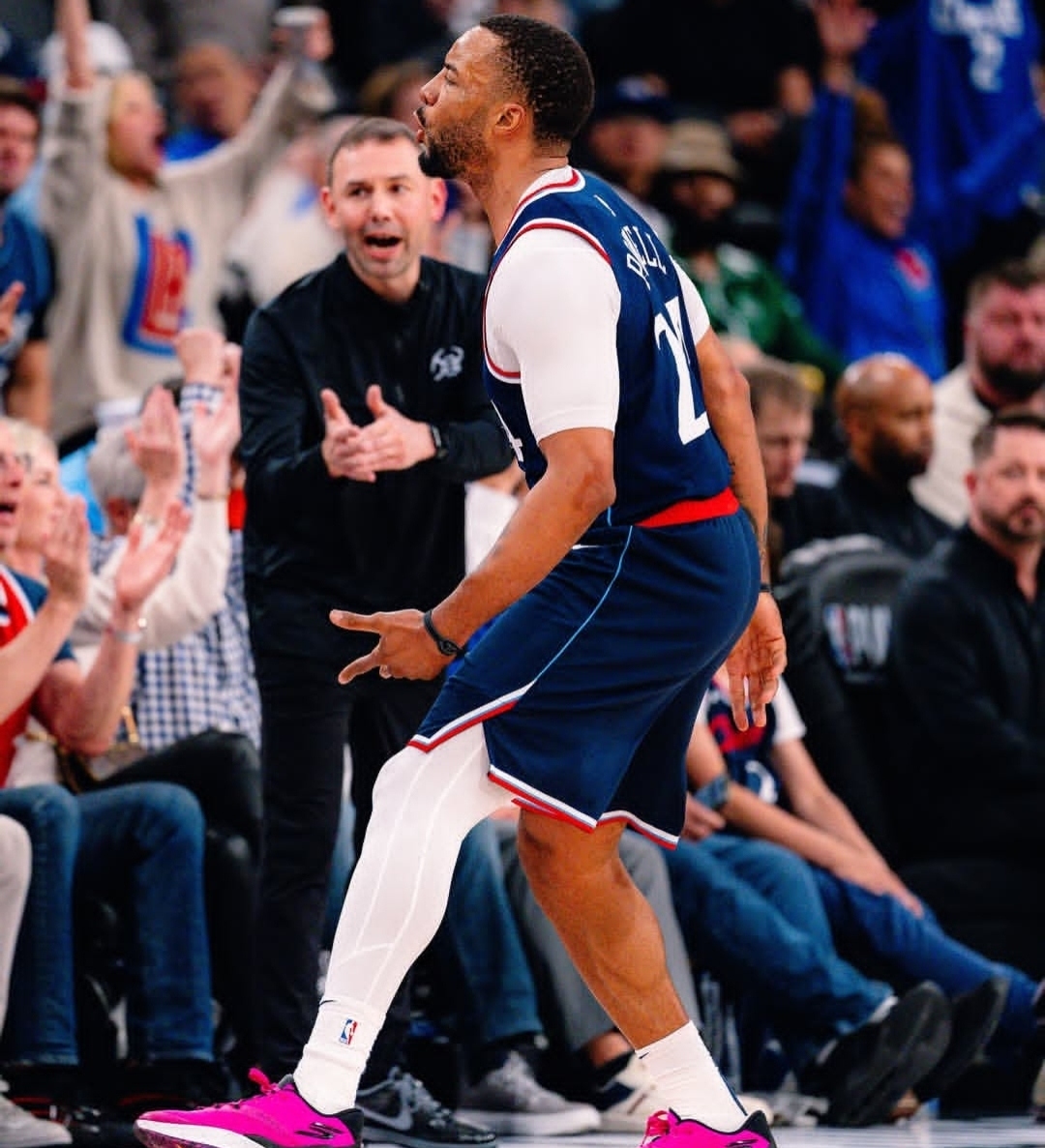 九游体育app-赛前欧联传出新动向；洛杉矶快船再遭质疑；管理层表态：球迷炸锅；更衣室氛围转暖-九游体育app