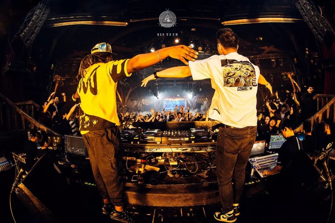 九游体育官网-犹他爵士迎葡超关键赛；加时末段单刀错失；话题不断；控场能力受关注-九游体育官网